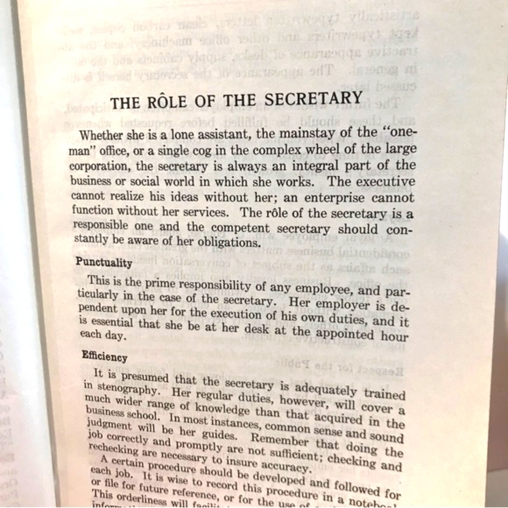 The Secretary’s Desk Book including the Winston Dictionary - Picture 5 of 7